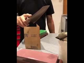 a perfect example of how to sharpen a knife. in general, this is a whole cult, there are whole legends about how to sharpen a knife correctly.